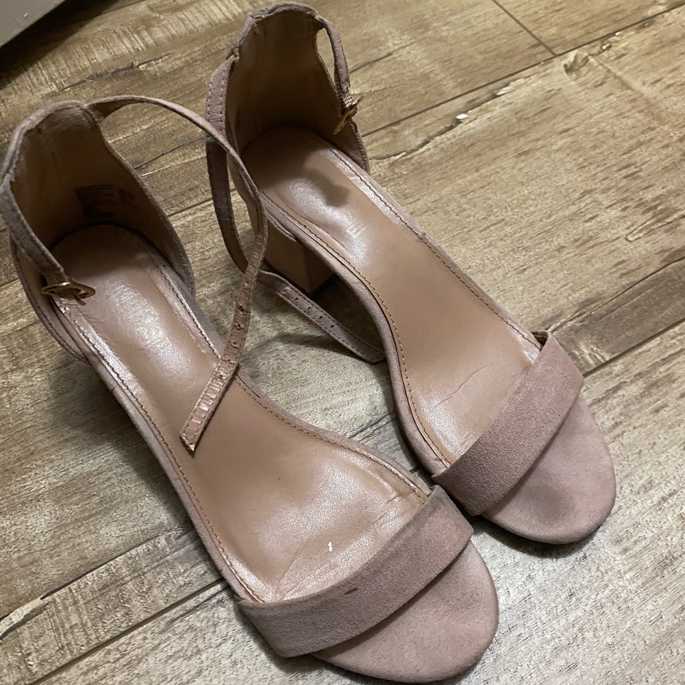 Short heals - Picture 2 of 2